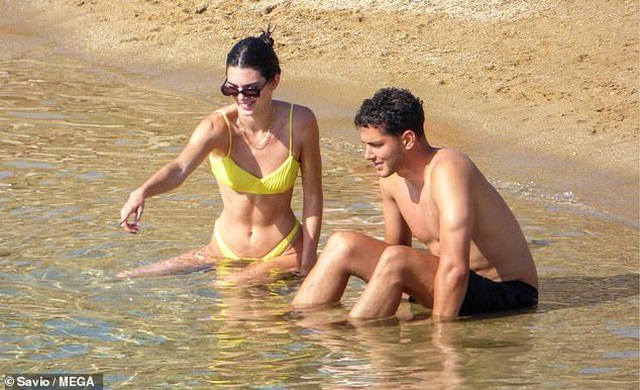 Mê mẩn dáng vóc nuột nà của Kendall Jenner - Ảnh 8. Mê mẩn dáng vóc nuột nà của Kendall Jenner - Ảnh 8.