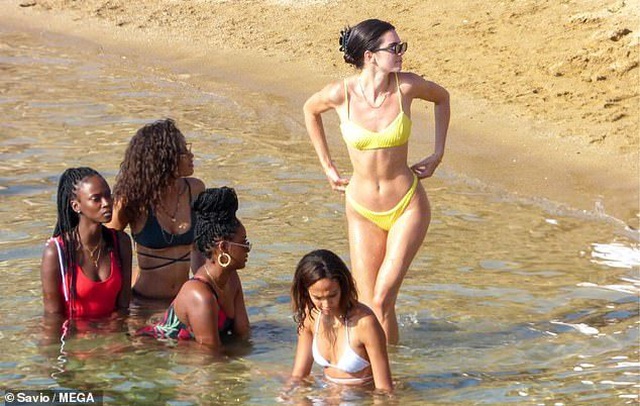 Mê mẩn dáng vóc nuột nà của Kendall Jenner - Ảnh 11. Mê mẩn dáng vóc nuột nà của Kendall Jenner - Ảnh 11.