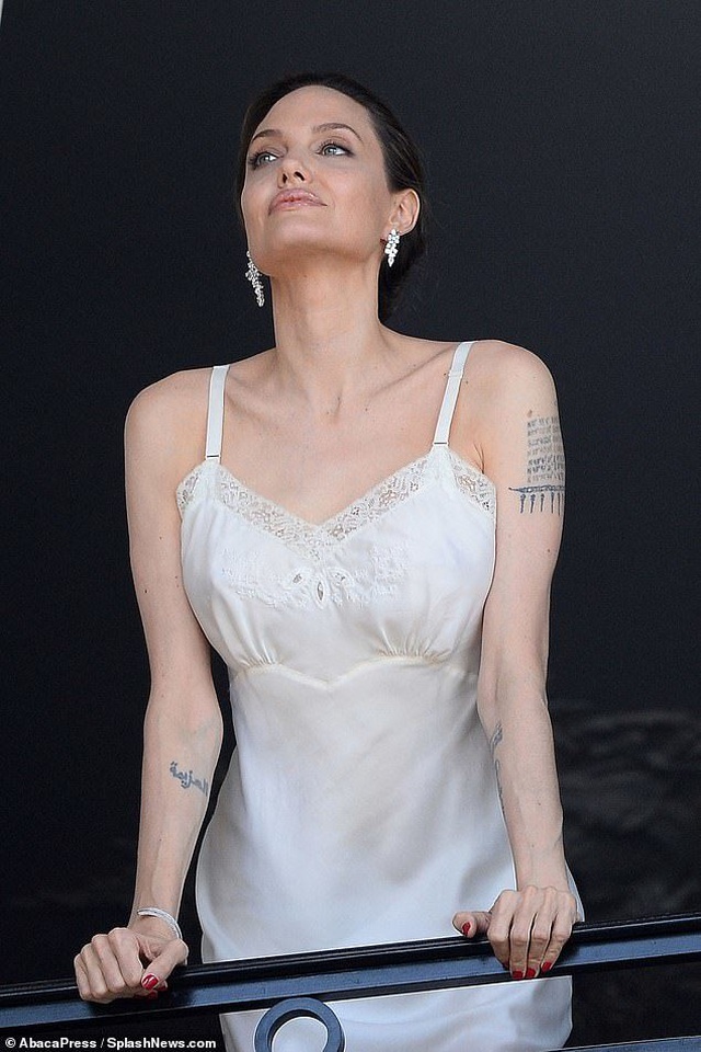Angelina Jolie quyến rũ quay quảng cáo nước hoa - Ảnh 1. Angelina Jolie quyến rũ quay quảng cáo nước hoa - Ảnh 1.