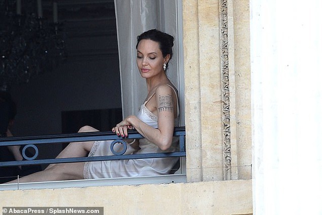 Angelina Jolie quyến rũ quay quảng cáo nước hoa - Ảnh 6. Angelina Jolie quyến rũ quay quảng cáo nước hoa - Ảnh 6.