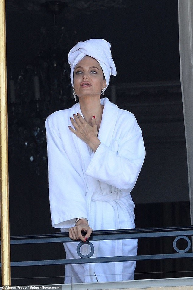 Angelina Jolie quyến rũ quay quảng cáo nước hoa - Ảnh 8. Angelina Jolie quyến rũ quay quảng cáo nước hoa - Ảnh 8.
