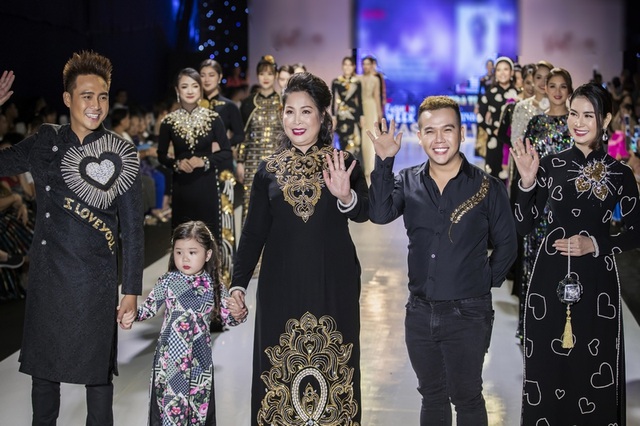 NSND Hồng Vân cùng dàn sao phim đình đám bất ngờ làm người mẫu - Ảnh 3. NSND Hồng Vân cùng dàn sao phim đình đám bất ngờ làm người mẫu - Ảnh 3.