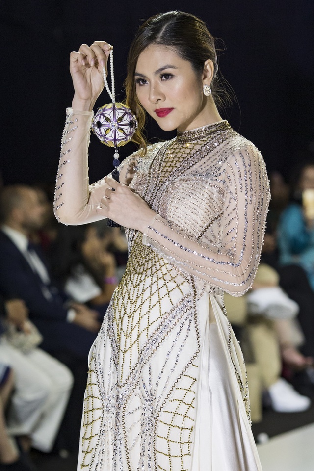 NSND Hồng Vân cùng dàn sao phim đình đám bất ngờ làm người mẫu - Ảnh 5. NSND Hồng Vân cùng dàn sao phim đình đám bất ngờ làm người mẫu - Ảnh 5.