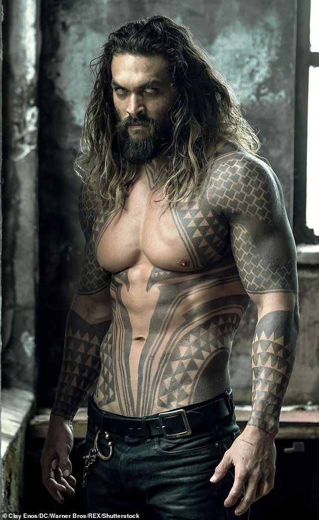 Tài tử “Aquaman” điềm nhiên đón nhận mọi khen chê ở tuổi 40 - Ảnh 2. Tài tử “Aquaman” điềm nhiên đón nhận mọi khen chê ở tuổi 40 - Ảnh 2.