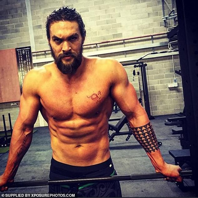 Tài tử “Aquaman” điềm nhiên đón nhận mọi khen chê ở tuổi 40 - Ảnh 3. Tài tử “Aquaman” điềm nhiên đón nhận mọi khen chê ở tuổi 40 - Ảnh 3.