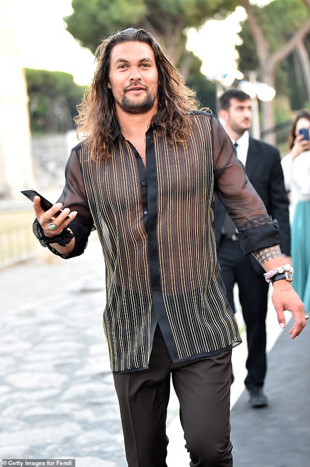Tài tử “Aquaman” điềm nhiên đón nhận mọi khen chê ở tuổi 40 - Ảnh 4. Tài tử “Aquaman” điềm nhiên đón nhận mọi khen chê ở tuổi 40 - Ảnh 4.