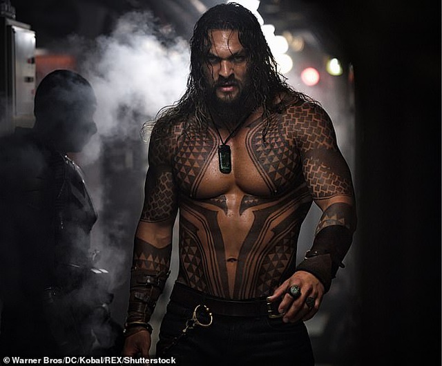 Tài tử “Aquaman” điềm nhiên đón nhận mọi khen chê ở tuổi 40 - Ảnh 5. Tài tử “Aquaman” điềm nhiên đón nhận mọi khen chê ở tuổi 40 - Ảnh 5.