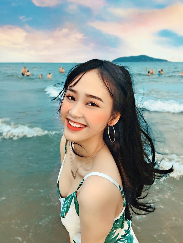 &Aacute; kh&ocirc;i sinh vi&ecirc;n Việt Nam vừa xinh đẹp vừa học giỏi Văn - Ảnh 1.