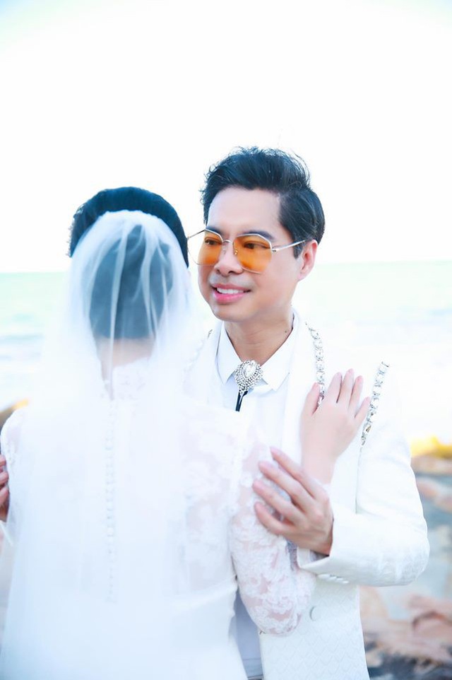 Ca sĩ Ngọc Sơn khoe ảnh cưới, chuẩn bị kết hôn ở tuổi 50? - Ảnh 1. Ca sĩ Ngọc Sơn khoe ảnh cưới, chuẩn bị kết hôn ở tuổi 50? - Ảnh 1.