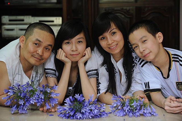 Xuân Hinh chia sẻ ảnh gia đình gây sốt mạng xã hội - Ảnh 3. Xuân Hinh chia sẻ ảnh gia đình gây sốt mạng xã hội - Ảnh 3.