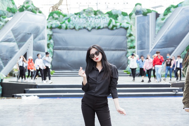 Chi Pu, Ái Phương khoe vai trần gợi cảm tại buổi tổng duyệt Miss World Việt Nam 2019 - Ảnh 6. Chi Pu, Ái Phương khoe vai trần gợi cảm tại buổi tổng duyệt Miss World Việt Nam 2019 - Ảnh 6.