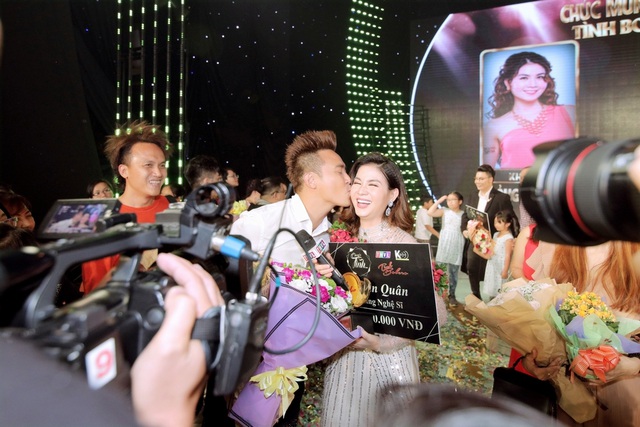 Nữ diễn viên Cổng mặt trời lên ngôi Quán quân Tình Bolero 2019 - Ảnh 4. Nữ diễn viên Cổng mặt trời lên ngôi Quán quân Tình Bolero 2019 - Ảnh 4.