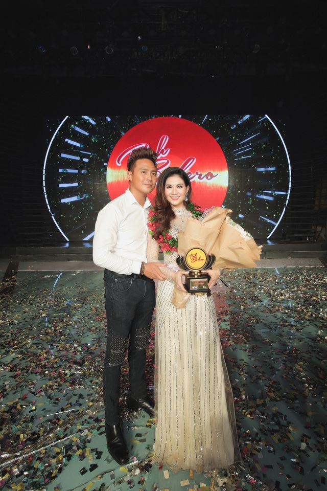 Nữ diễn viên Cổng mặt trời lên ngôi Quán quân Tình Bolero 2019 - Ảnh 5. Nữ diễn viên Cổng mặt trời lên ngôi Quán quân Tình Bolero 2019 - Ảnh 5.