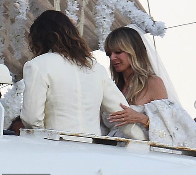 Heidi Klum đẹp tựa nữ thần trong lần hai cưới ông xã kém 17 tuổi - Ảnh 6.