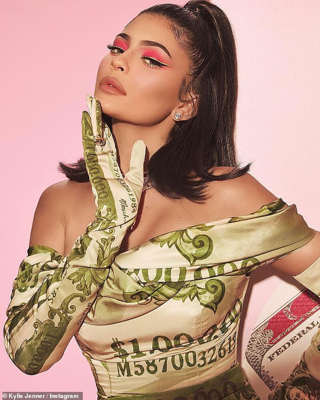 Kylie Jenner tình tứ đi ăn cùng bạn trai - Ảnh 3. Kylie Jenner tình tứ đi ăn cùng bạn trai - Ảnh 3.