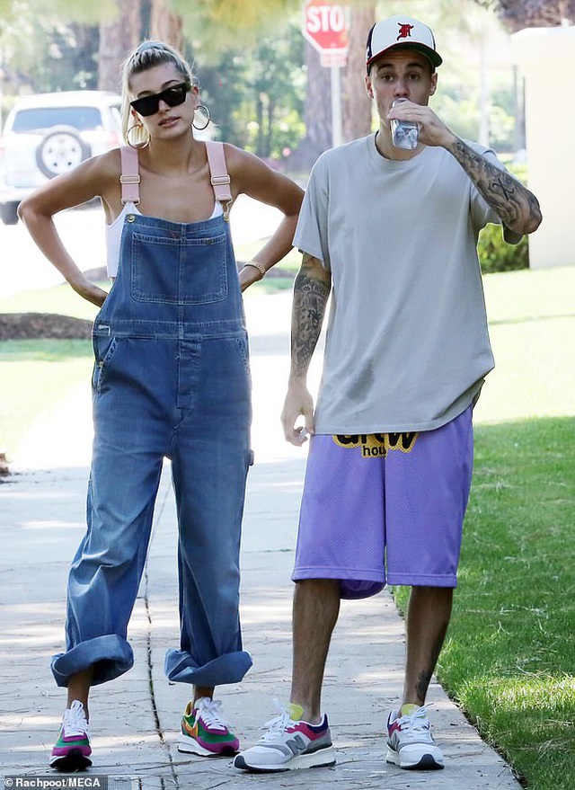 Justin Bieber và vợ dạo phố cuối tuần - Ảnh 3.