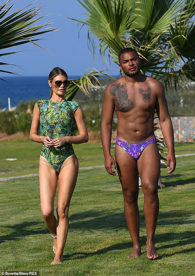 Chloe Sims đẹp như mộng với áo tắm - Ảnh 1. Chloe Sims đẹp như mộng với áo tắm - Ảnh 1.