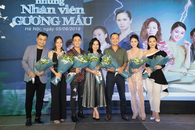 NSND Lan Hương tái xuất với vai trưởng phòng cay nghiệt trong phim mới - Ảnh 1. NSND Lan Hương tái xuất với vai trưởng phòng cay nghiệt trong phim mới - Ảnh 1.