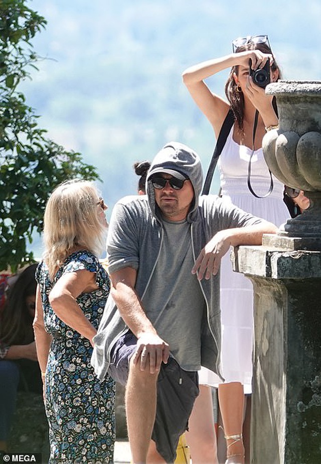 Leonardo Di Caprio đưa bạn gái kém 22 tuổi đi chơi cùng mẹ ruột - Ảnh 11. Leonardo Di Caprio đưa bạn gái kém 22 tuổi đi chơi cùng mẹ ruột - Ảnh 11.