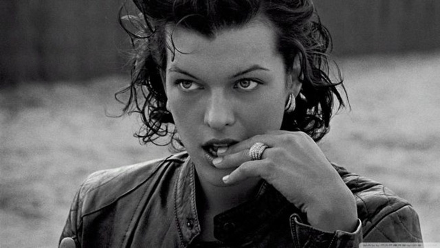 Milla Jovovich mang bầu lần ba - Ảnh 7. Milla Jovovich mang bầu lần ba - Ảnh 7.