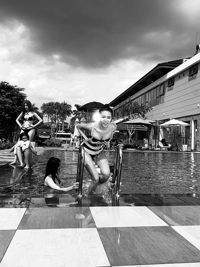Sau Mai Phương Thuý tới lượt Minh Tú “bưng vòng 1” vì sợ hớ hênh phản cảm - Ảnh 3. Sau Mai Phương Thuý tới lượt Minh Tú “bưng vòng 1” vì sợ hớ hênh phản cảm - Ảnh 3.