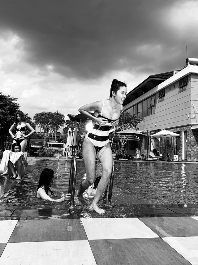 Sau Mai Phương Thuý tới lượt Minh Tú “bưng vòng 1” vì sợ hớ hênh phản cảm - Ảnh 4. Sau Mai Phương Thuý tới lượt Minh Tú “bưng vòng 1” vì sợ hớ hênh phản cảm - Ảnh 4.