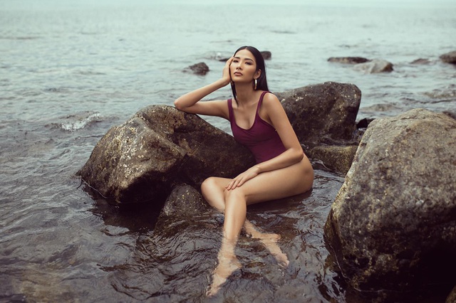 Hoàng Thuỳ diện áo tắm khoe body nóng bỏng ngất ngây sẵn sàng chinh chiến Miss Universe - Ảnh 11. Hoàng Thuỳ diện áo tắm khoe body nóng bỏng ngất ngây sẵn sàng chinh chiến Miss Universe - Ảnh 11.