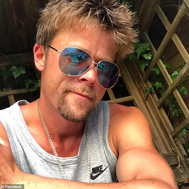 Người đàn ông than bất hạnh vì diện mạo quá giống Brad Pitt - Ảnh 5. Người đàn ông than bất hạnh vì diện mạo quá giống Brad Pitt - Ảnh 5.