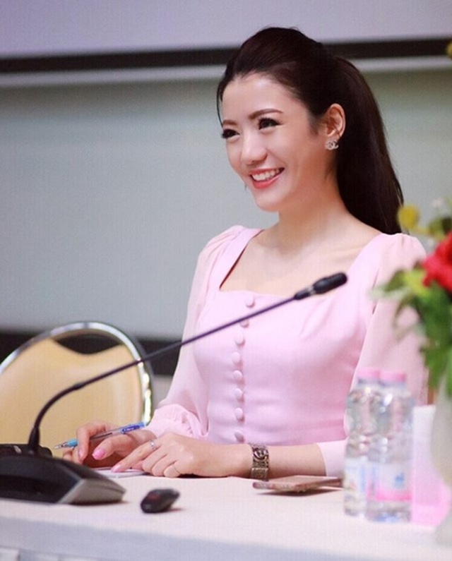 Cô giáo kiêm tiếp viên hàng không hot nhất Thái Lan đẹp nhờ chăm sóc kỳ công - Ảnh 4. Cô giáo kiêm tiếp viên hàng không hot nhất Thái Lan đẹp nhờ chăm sóc kỳ công - Ảnh 4.
