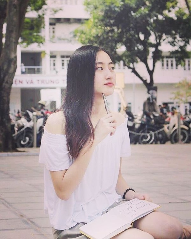 So nhan sắc mặt mộc của Hoa hậu Đỗ Mỹ Linh và Lương Thuỳ Linh - Ảnh 14. So nhan sắc mặt mộc của Hoa hậu Đỗ Mỹ Linh và Lương Thuỳ Linh - Ảnh 14.