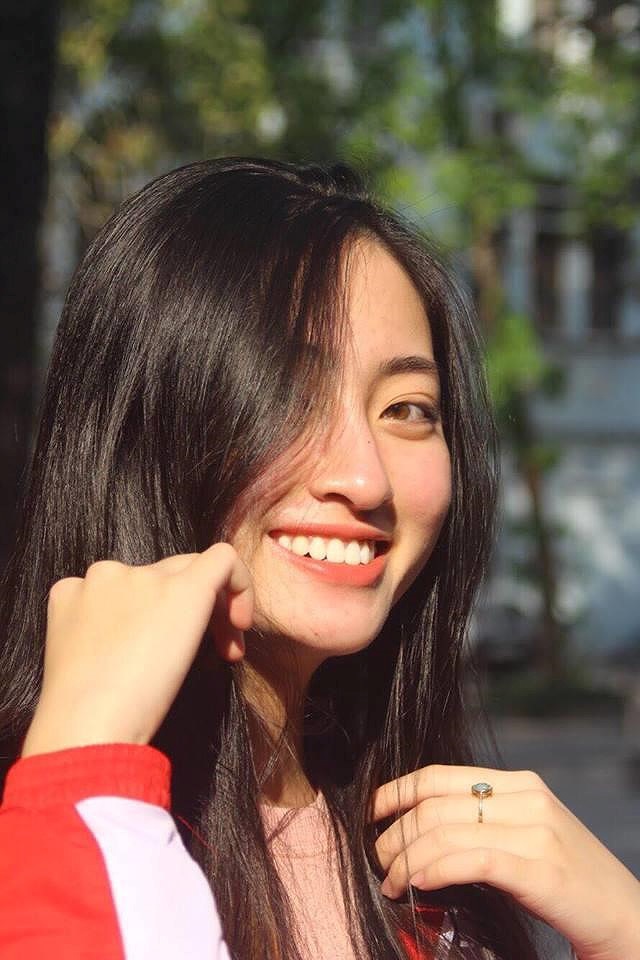 So nhan sắc mặt mộc của Hoa hậu Đỗ Mỹ Linh và Lương Thuỳ Linh - Ảnh 17. So nhan sắc mặt mộc của Hoa hậu Đỗ Mỹ Linh và Lương Thuỳ Linh - Ảnh 17.