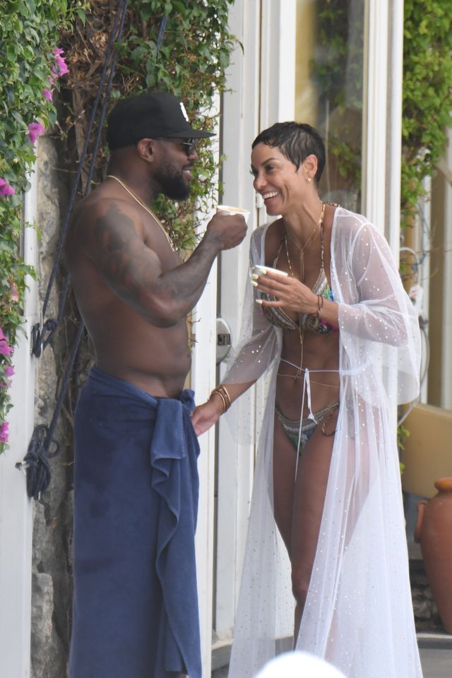 Nicole Murphy tái xuất bốc lửa sau scandal hôn nhầm người có vợ - Ảnh 7. Nicole Murphy tái xuất bốc lửa sau scandal hôn nhầm người có vợ - Ảnh 7.