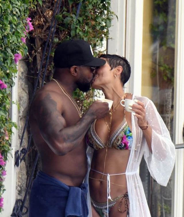 Nicole Murphy tái xuất bốc lửa sau scandal hôn nhầm người có vợ - Ảnh 8. Nicole Murphy tái xuất bốc lửa sau scandal hôn nhầm người có vợ - Ảnh 8.