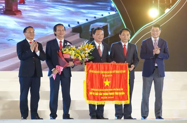 Hương Sơn: “Thành phố” mộng mơ bên con sông Ngàn Phố - Ảnh 3. Hương Sơn: “Thành phố” mộng mơ bên con sông Ngàn Phố - Ảnh 3.