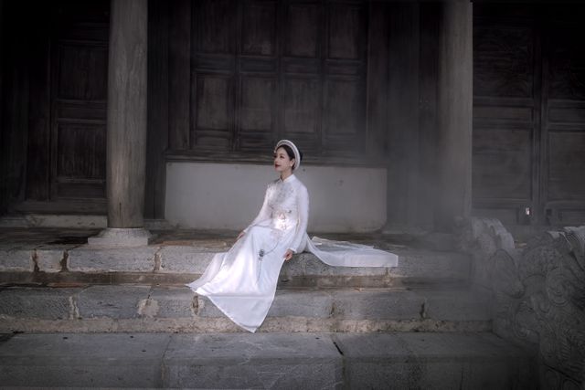 NSƯT Chiều Xuân và con gái út đẹp dịu dàng trong tà áo dài - Ảnh 3. NSƯT Chiều Xuân và con gái út đẹp dịu dàng trong tà áo dài - Ảnh 3.