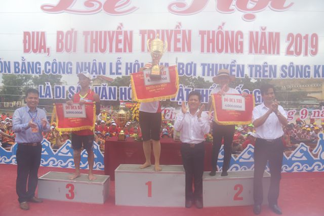Quảng Bình: Rộn ràng lễ hội đua thuyền truyền thống ngày Tết Độc lập - Ảnh 6. Quảng Bình: Rộn ràng lễ hội đua thuyền truyền thống ngày Tết Độc lập - Ảnh 6.
