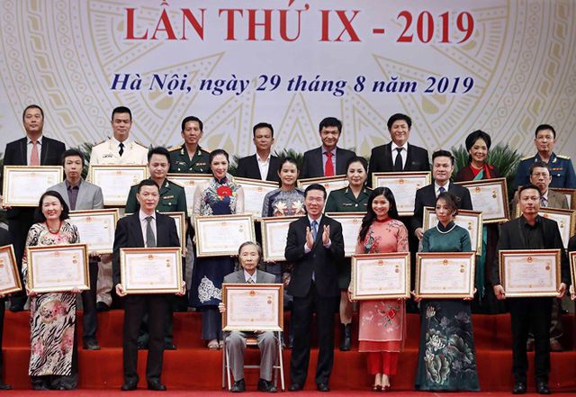 Đặng Châu Anh tiết lộ về “người đặc biệt” giúp mình nhận danh hiệu Nghệ sĩ Ưu tú - Ảnh 2. Đặng Châu Anh tiết lộ về “người đặc biệt” giúp mình nhận danh hiệu Nghệ sĩ Ưu tú - Ảnh 2.