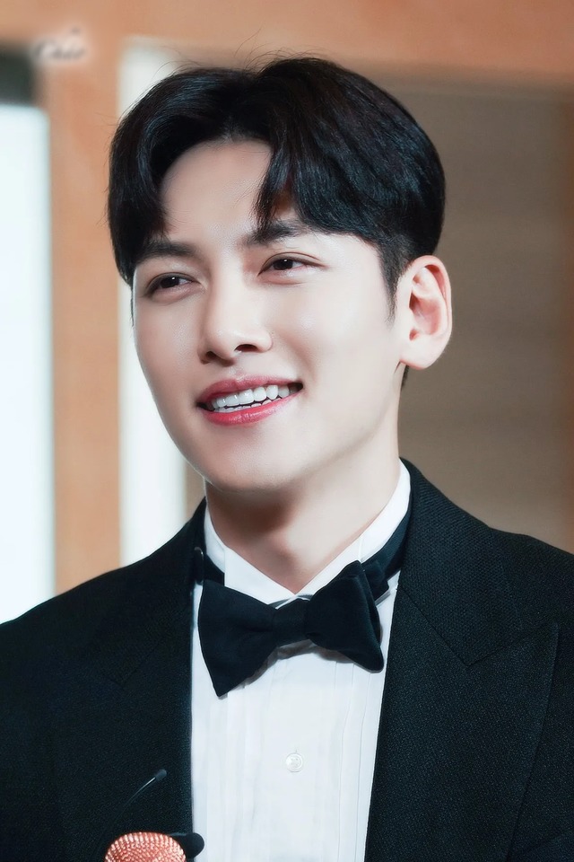 Diệp Lâm Anh “thả thính” đưa được tài tử Ji Chang Wook về Việt Nam - Ảnh 2. Diệp Lâm Anh “thả thính” đưa được tài tử Ji Chang Wook về Việt Nam - Ảnh 2.