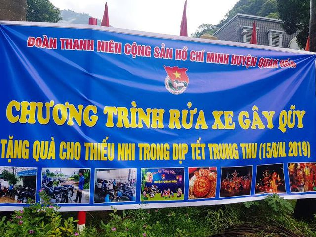 Nam thanh, nữ tú rửa xe gây quỹ mua quà Trung thu cho trẻ em nghèo - Ảnh 1. Nam thanh, nữ tú rửa xe gây quỹ mua quà Trung thu cho trẻ em nghèo - Ảnh 1.