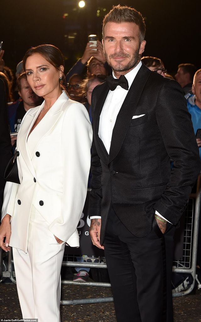 Victoria Beckham rạng rỡ cùng chồng con dự sự kiện - Ảnh 2. Victoria Beckham rạng rỡ cùng chồng con dự sự kiện - Ảnh 2.