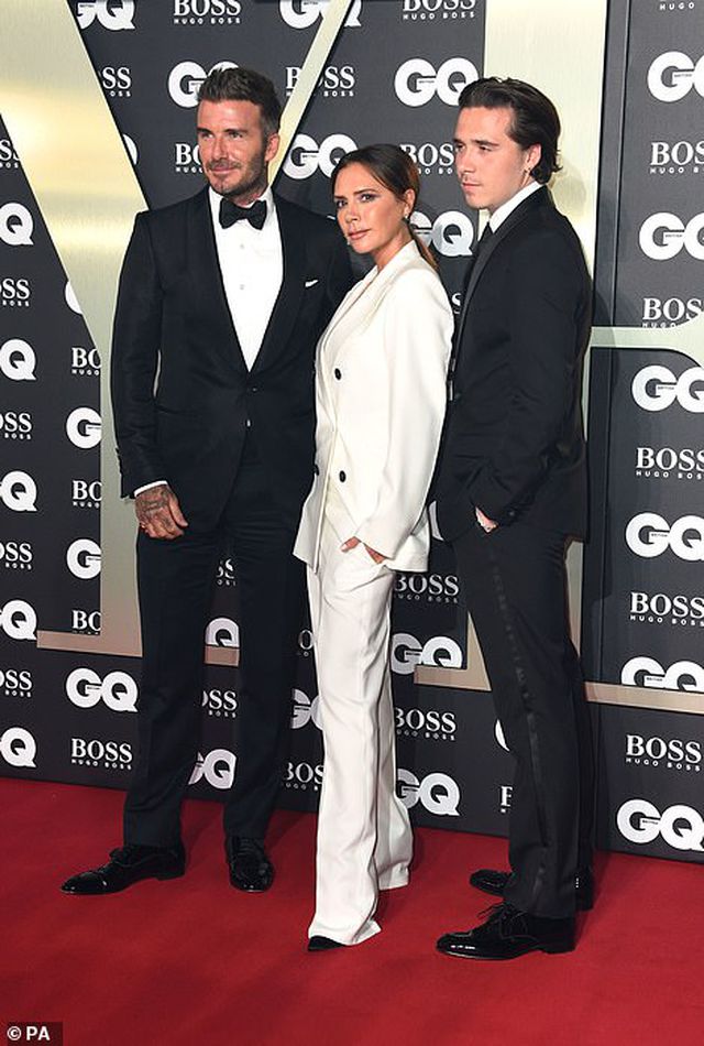 Victoria Beckham rạng rỡ cùng chồng con dự sự kiện - Ảnh 6. Victoria Beckham rạng rỡ cùng chồng con dự sự kiện - Ảnh 6.