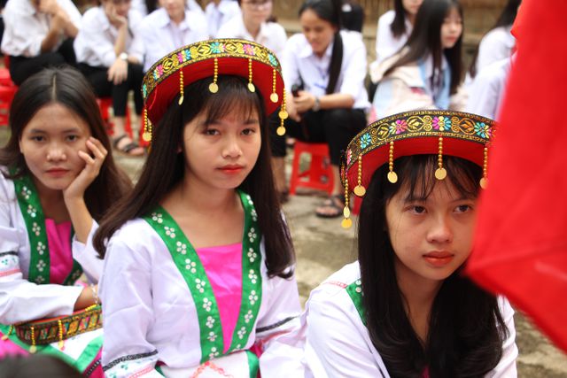 Đắk Lắk: Nữ sinh các dân tộc xinh xắn trong ngày khai trường - Ảnh 2.