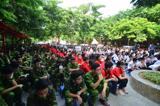 Bản đồ Việt Nam in dấu vân tay của 2.000 học sinh gây ấn tượng trong lễ khai giảng - Ảnh 3.