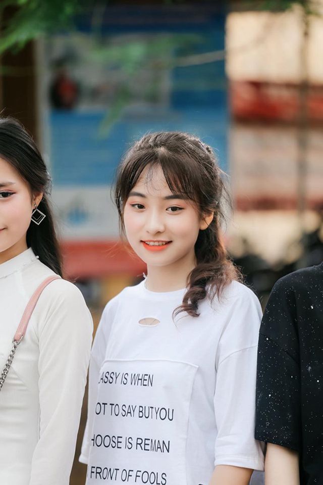 Nữ sinh Thái Nguyên bất ngờ nổi tiếng sau màn biểu diễn trong lễ khai giảng - Ảnh 5. Nữ sinh Thái Nguyên bất ngờ nổi tiếng sau màn biểu diễn trong lễ khai giảng - Ảnh 5.