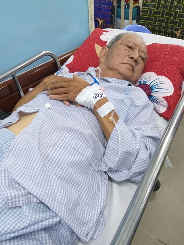 Nghệ sĩ Mạc Can nhập viện vì ngã xe - Ảnh 1. Nghệ sĩ Mạc Can nhập viện vì ngã xe - Ảnh 1.