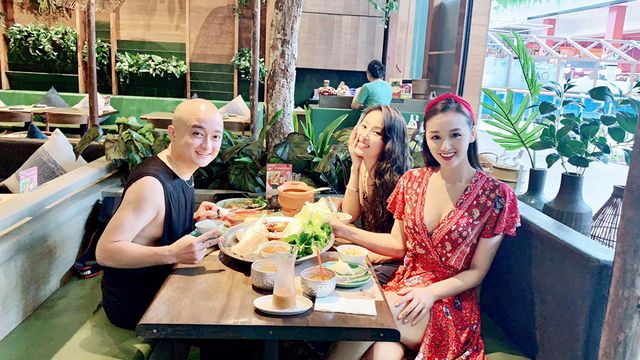 Ở tuổi 34, Lã Thanh Huyền ngày càng sang chảnh bên hội bạn thân - Ảnh 3.