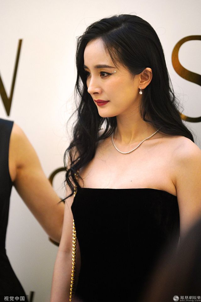 Dương Mịch gợi cảm và bốc lửa hơn sau khi ly hôn - Ảnh 1. Dương Mịch gợi cảm và bốc lửa hơn sau khi ly hôn - Ảnh 1.