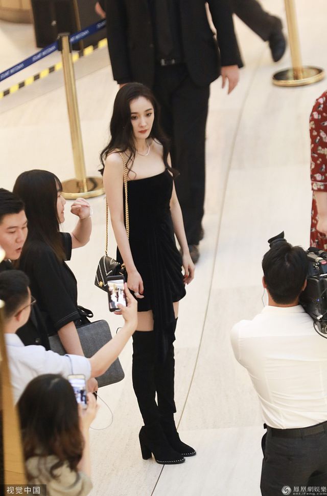 Dương Mịch gợi cảm và bốc lửa hơn sau khi ly hôn - Ảnh 4. Dương Mịch gợi cảm và bốc lửa hơn sau khi ly hôn - Ảnh 4.