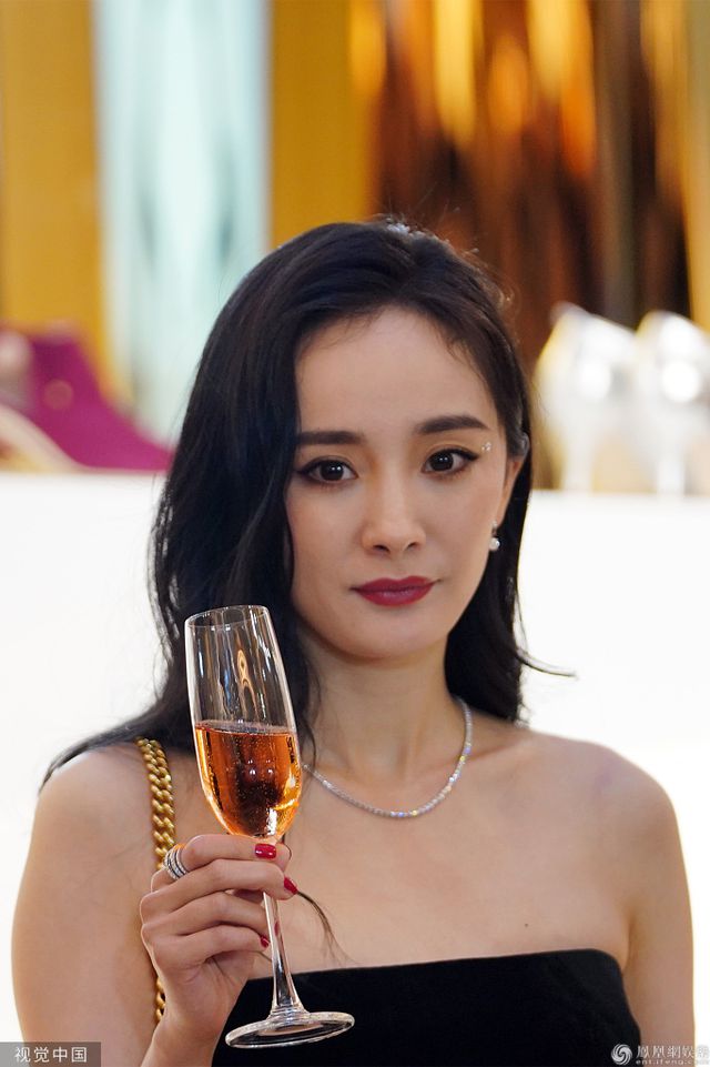 Dương Mịch gợi cảm và bốc lửa hơn sau khi ly hôn - Ảnh 5. Dương Mịch gợi cảm và bốc lửa hơn sau khi ly hôn - Ảnh 5.