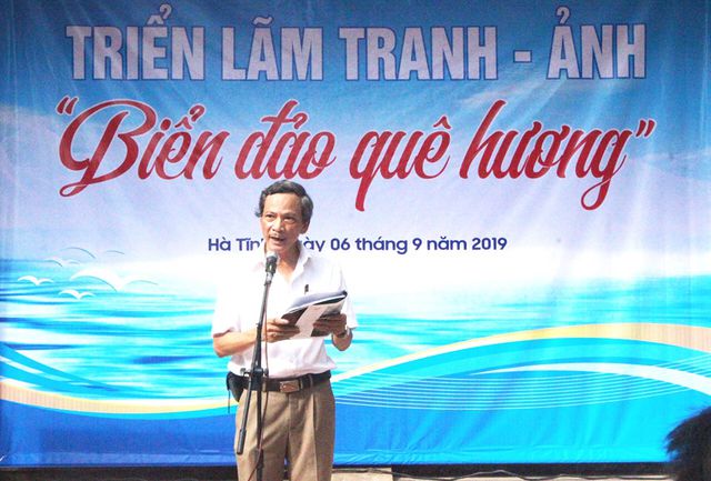 Triển lãm tranh ảnh về biển đảo gây quỹ ủng hộ đồng bào lũ lụt - Ảnh 1. Triển lãm tranh ảnh về biển đảo gây quỹ ủng hộ đồng bào lũ lụt - Ảnh 1.